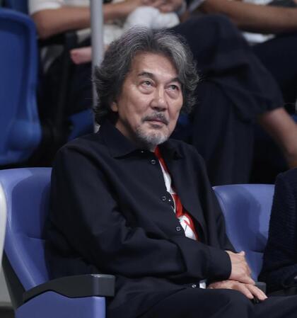 錦織圭の引退記念イベントを客席から見つめる役所広司（撮影・伊藤笙子）