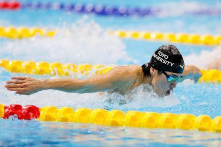 　男子４００メートル個人メドレーを短水路世界新の３分５４秒３３で制した松下知之＝ＳＡＧＡサンライズパーク水泳場