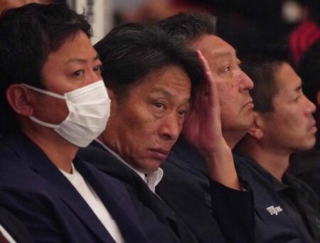 開会式に出席する青学大・原晋監督（左から２人目）＝撮影・高部洋祐