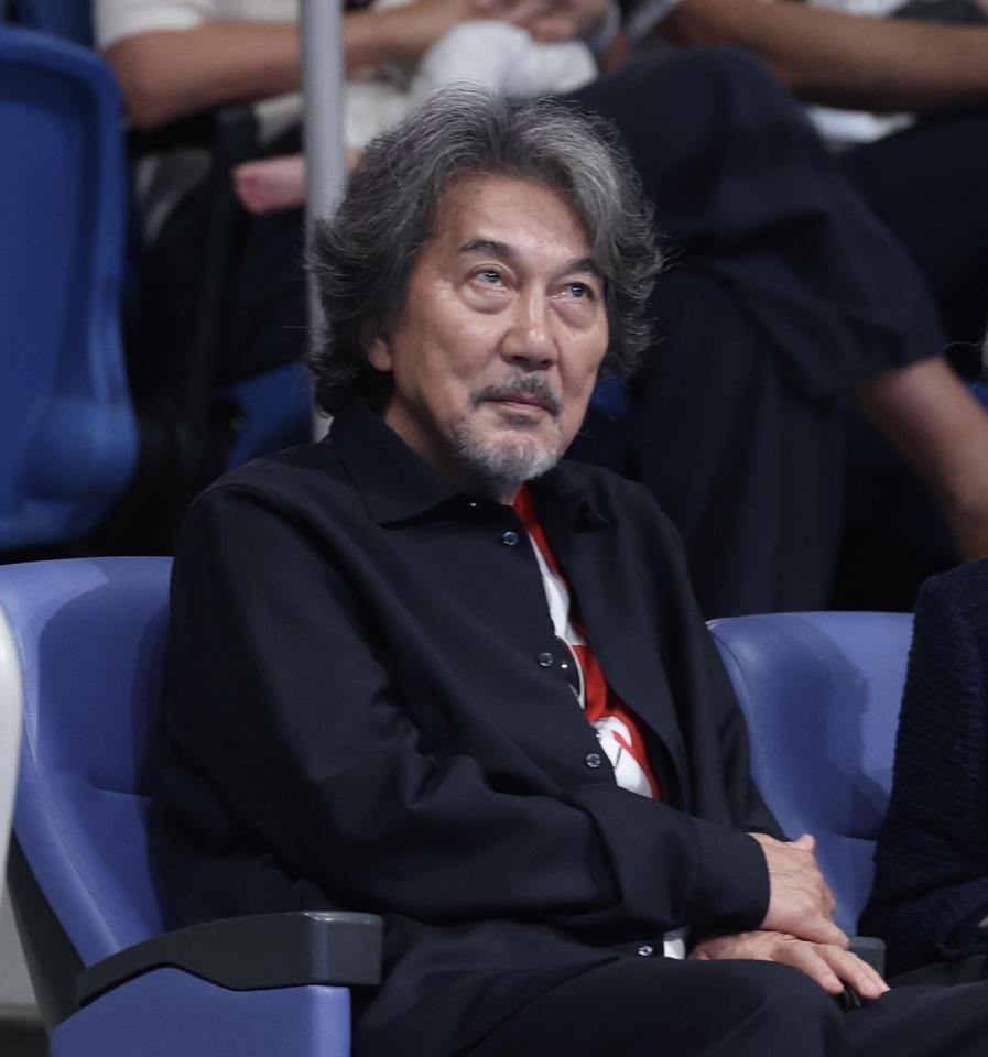 錦織圭の引退記念イベントを客席から見つめる役所広司（撮影・伊藤笙子）