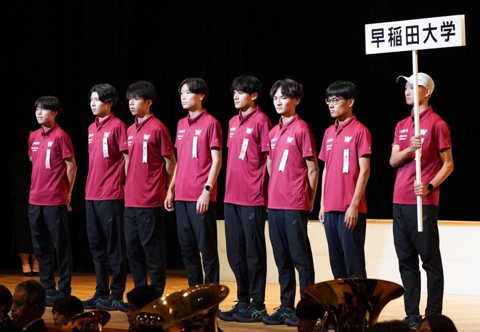 開会式で整列する早大の選手ら（撮影・高部洋祐）