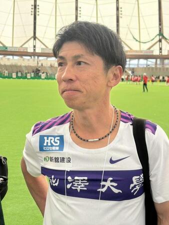 レース後取材に応じた駒大・藤田監督