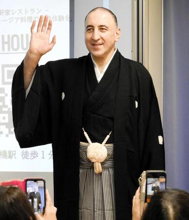 トークショーを行った元大関栃ノ心のレヴァン・ゴルガゼ氏