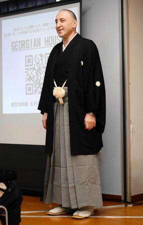 トークショーを行った元大関栃ノ心のレヴァン・ゴルガゼ氏