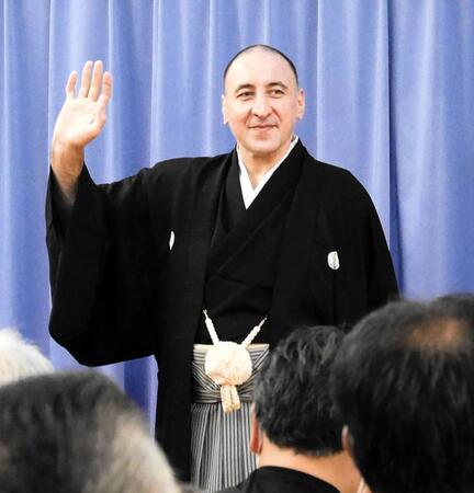 トークショーを行った元大関栃ノ心のレヴァン・ゴルガゼ氏