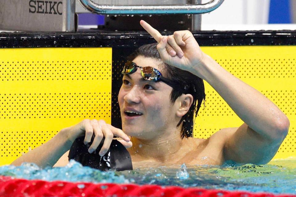 　男子４００メートル個人メドレーを短水路世界新の３分５４秒３３で制した松下知之
