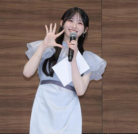 笑顔を見せる乃木坂４６・川﨑桜（撮影・棚橋慶太）