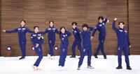 フィニッシュポーズを決める（前列左から）千葉百音、中井亜美、佐藤駿、中田璃士（後列同）青木祐奈、島田麻央、三浦佳生、山本草太（撮影・棚橋慶太）