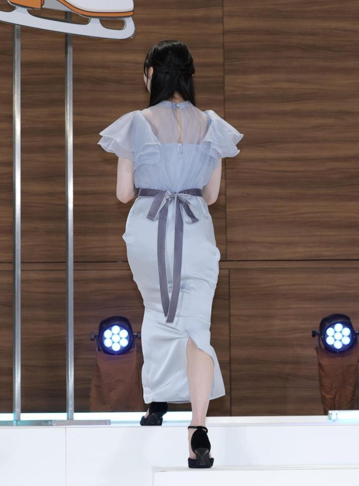 登壇する乃木坂４６・川﨑桜（撮影・棚橋慶太）