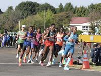 ５ｋｍ地点を通過する先頭集団