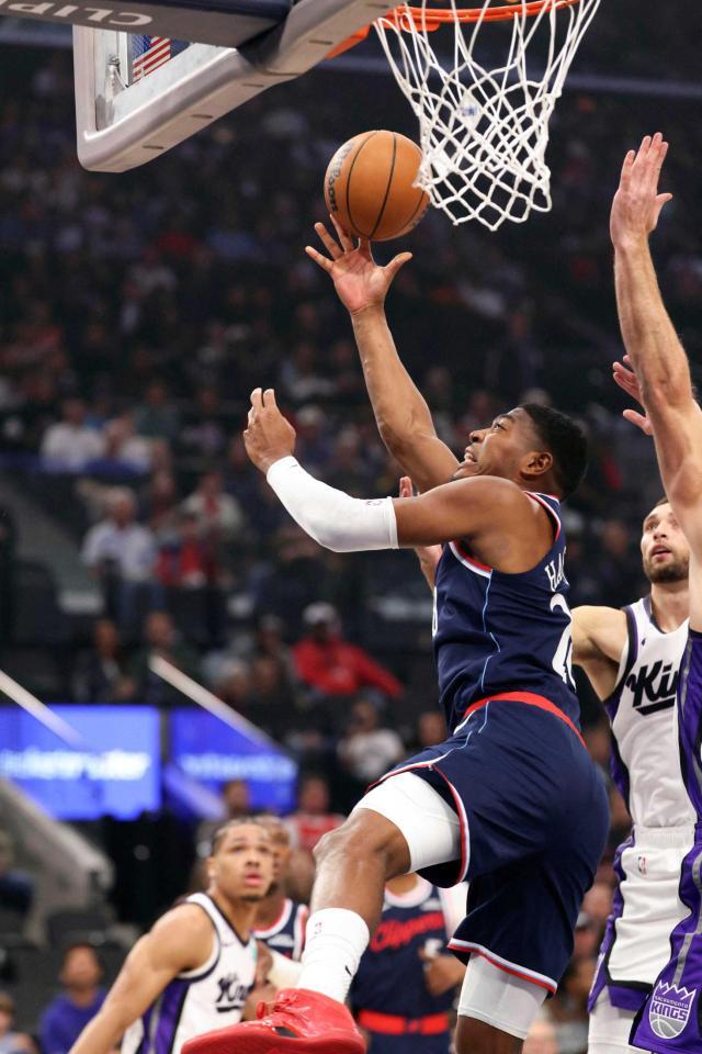 　ＮＢＡのキングズ戦でプレーするクリッパーズの八村（ロイター＝共同）