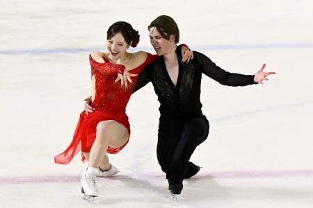 　アイスダンスＲＤ　演技する本田真凜（左）、宇野昌磨組＝ＡＬＳＯＫぐんまアイスアリーナ