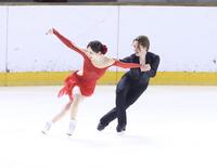 演技する本田真凜、宇野昌磨組