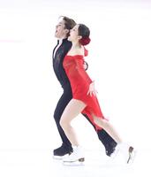 演技する本田真凜、宇野昌磨組（撮影・石井剣太郎）