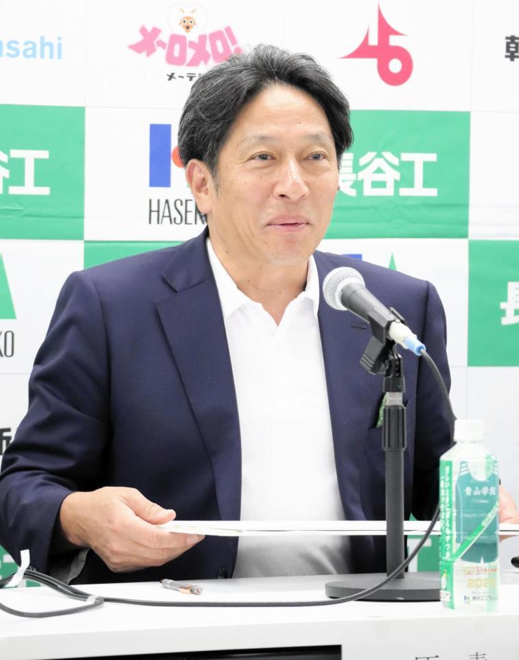 全日本大学駅伝の前日監督会見に出席した青学大・原晋監督