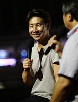 前夜祭に登場した小林可夢偉＝鈴鹿サーキット（撮影・神子素慎一）