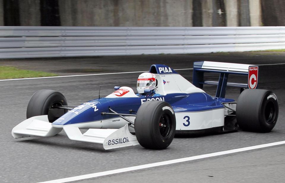 中嶋悟氏がドライブするティレル０１９フォード＝鈴鹿サーキット（撮影・神子素慎一）