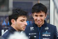 インタビューを受けるウイリアムズ・メルセデスのカルロス・サインツとウイリアムズ・メルセデスのアレクサンダー・アルボン＝鈴鹿サーキット（撮影・神子素慎一）