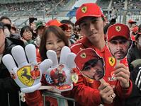 ピットウォークを楽しむファン＝鈴鹿サーキット（撮影・神子素慎一）