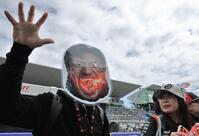 ピットウォークを楽しむファン＝鈴鹿サーキット（撮影・神子素慎一）