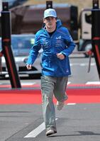 サーキット入りするアルピーヌ・メルセデスのフランコ・コラピント＝鈴鹿サーキット（撮影・神子素慎一）