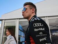 関係者にあいさつするアウディのニコ・ヒュルケンベルグ＝鈴鹿サーキット（撮影・神子素慎一）