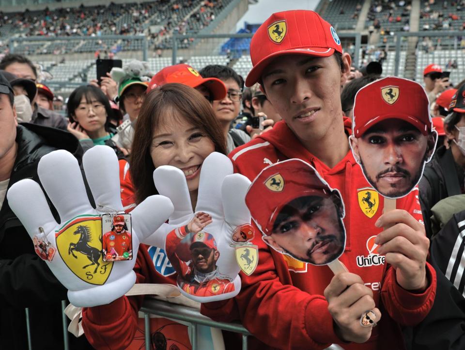 ピットウォークを楽しむファン＝鈴鹿サーキット（撮影・神子素慎一）