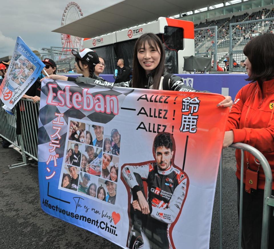 ピットウォークを楽しむファン＝鈴鹿サーキット（撮影・神子素慎一）