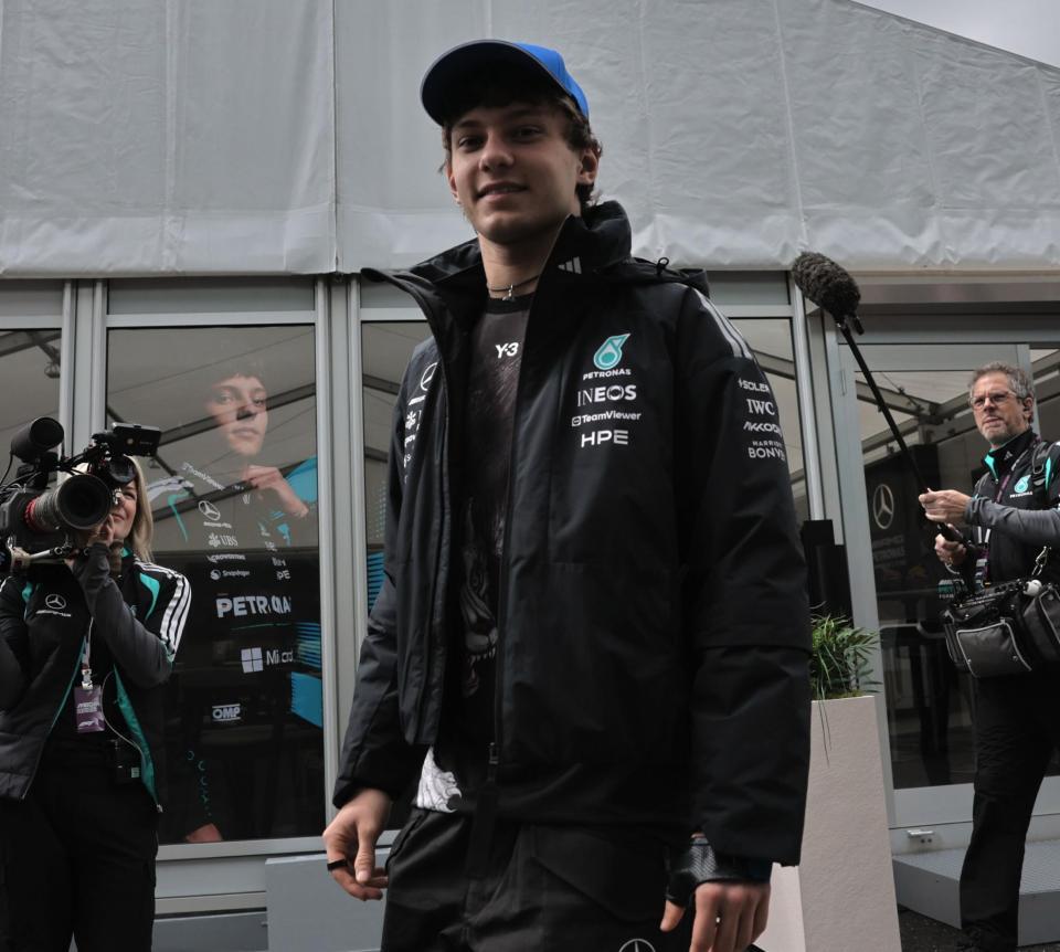 サーキット入りするメルセデスのアンドレア・キミ・アントネッリ＝鈴鹿サーキット（撮影・神子素慎一）