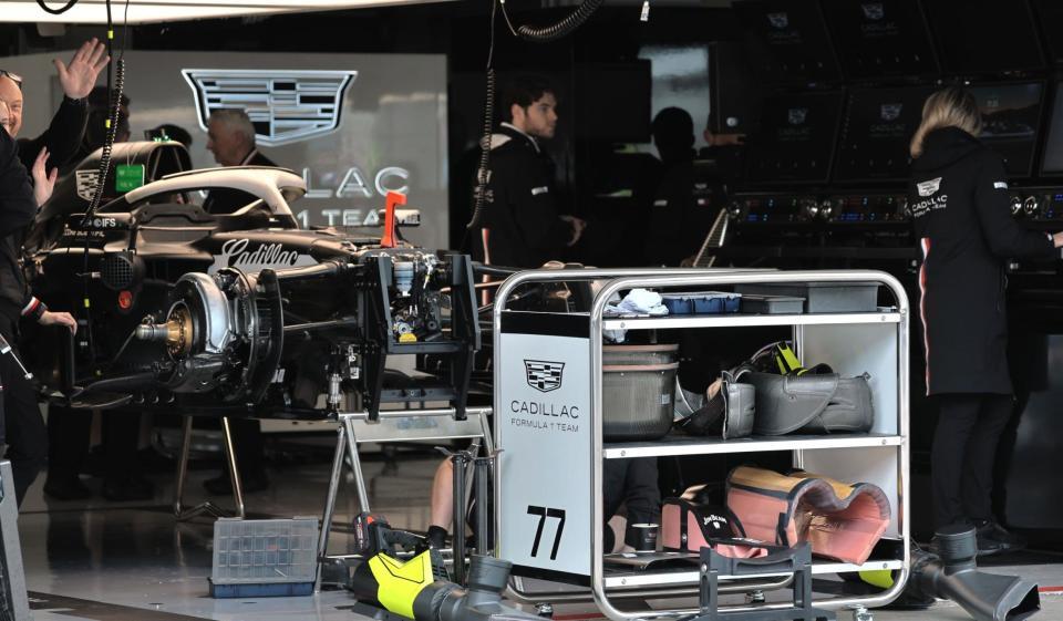 キャデラックのピット＝鈴鹿サーキット（撮影・神子素慎一）