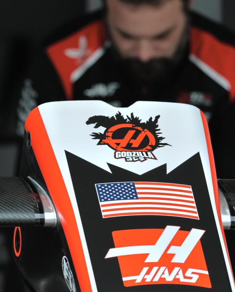 ゴジラがデザインされたハースのマシン＝鈴鹿サーキット（撮影・神子素慎一）