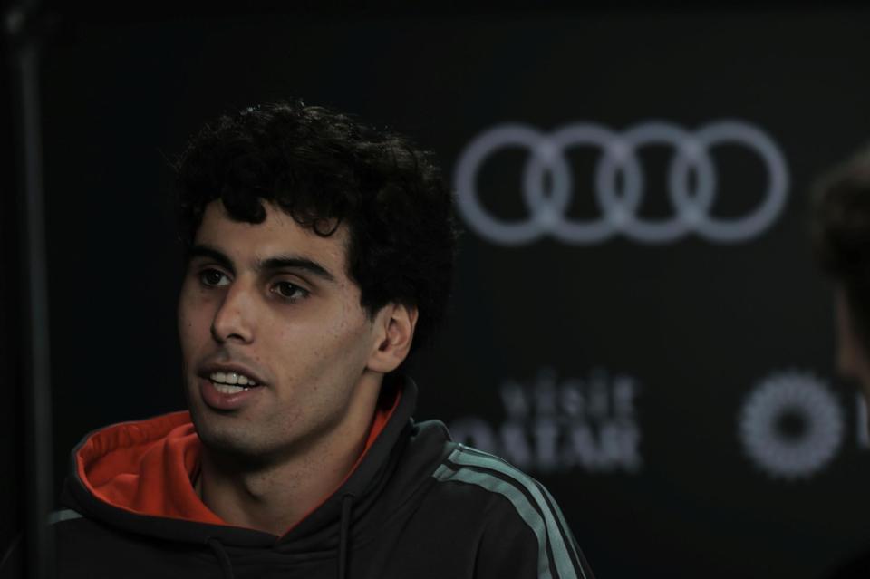 インタビューに応じるアウディのガブリエル・ボルトレート＝鈴鹿サーキット（撮影・神子素慎一）