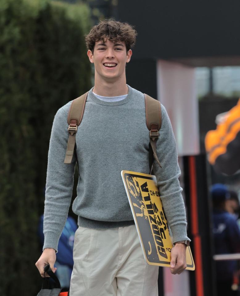 サーキット入りするハース・フェラーリのオリバー・ベアマン＝鈴鹿サーキット（撮影・神子素慎一）