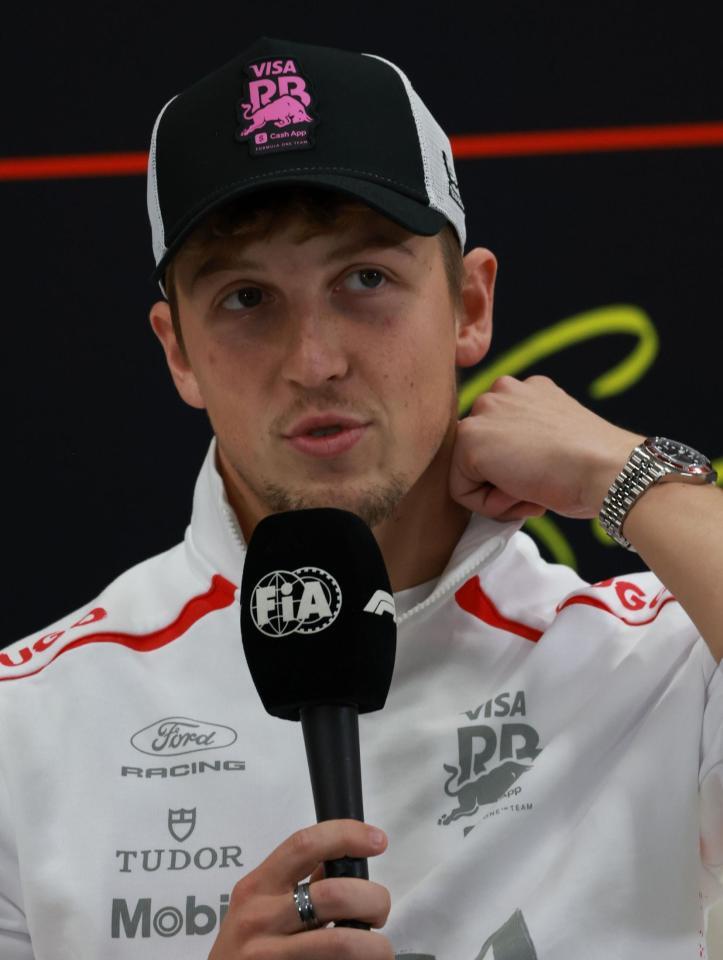 質問に答えるレーシングブルズ・フォードのリアム・ローソン＝鈴鹿サーキット（撮影・神子素慎一）