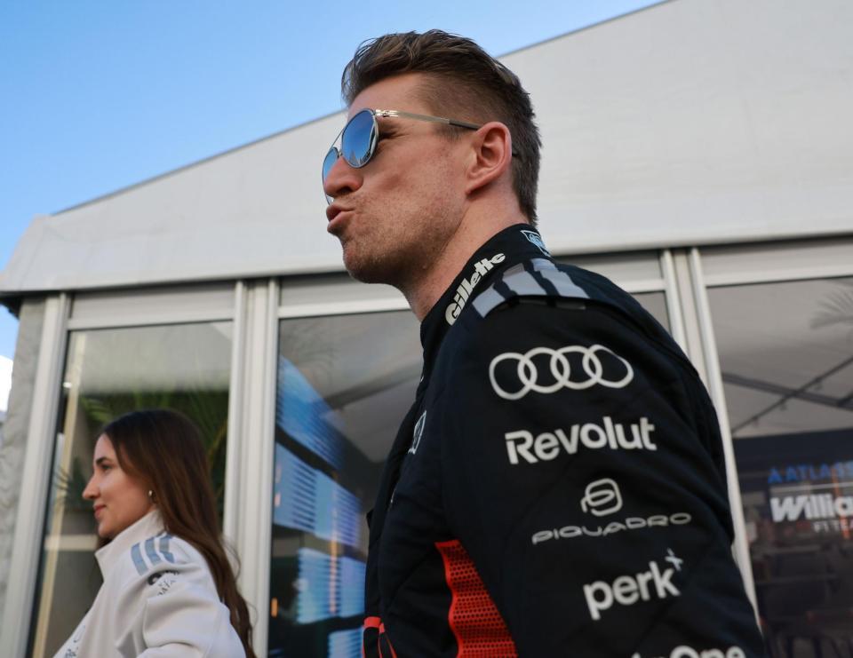 関係者にあいさつするアウディのニコ・ヒュルケンベルグ＝鈴鹿サーキット（撮影・神子素慎一）