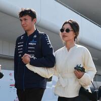 サーキット入りするウイリアムズ・メルセデスのアレクサンダー・アルボン（撮影・神子素慎一）