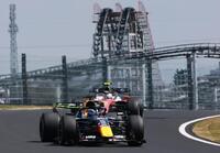 観覧車を背に好走するレッドブル・フォードのマックス・フェルスタッペン（撮影・神子素慎一）