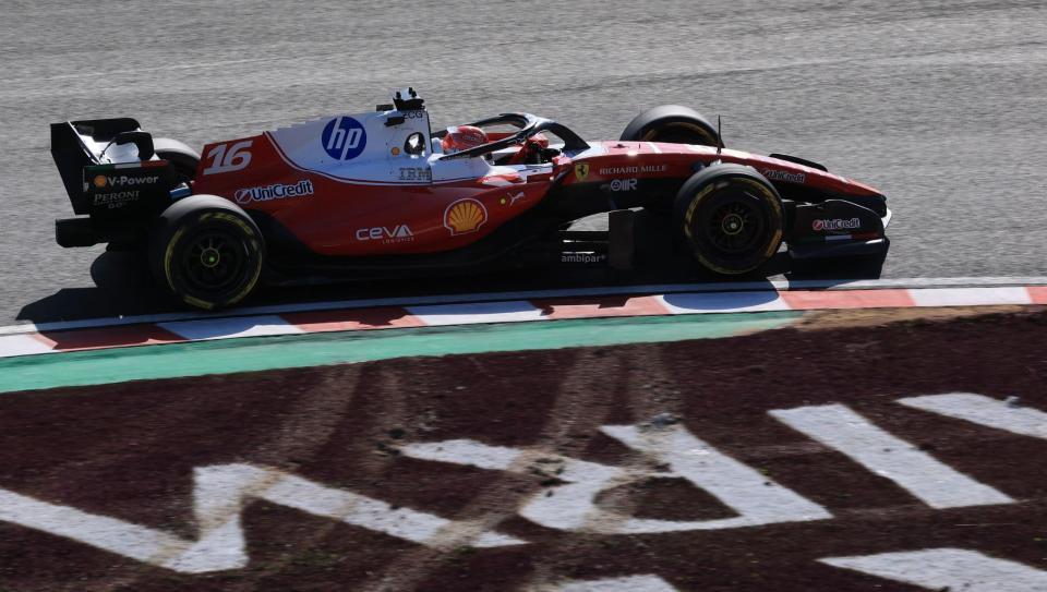 デグナーを駆け抜けるフェラーリのシャルル・ルクレール（撮影・神子素慎一）