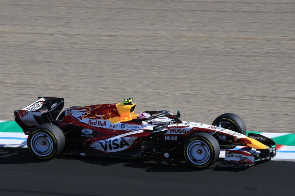 デグナーを駆け抜けるレーシングブルズ・フォードのリアム・ローソン（撮影・神子素慎一）