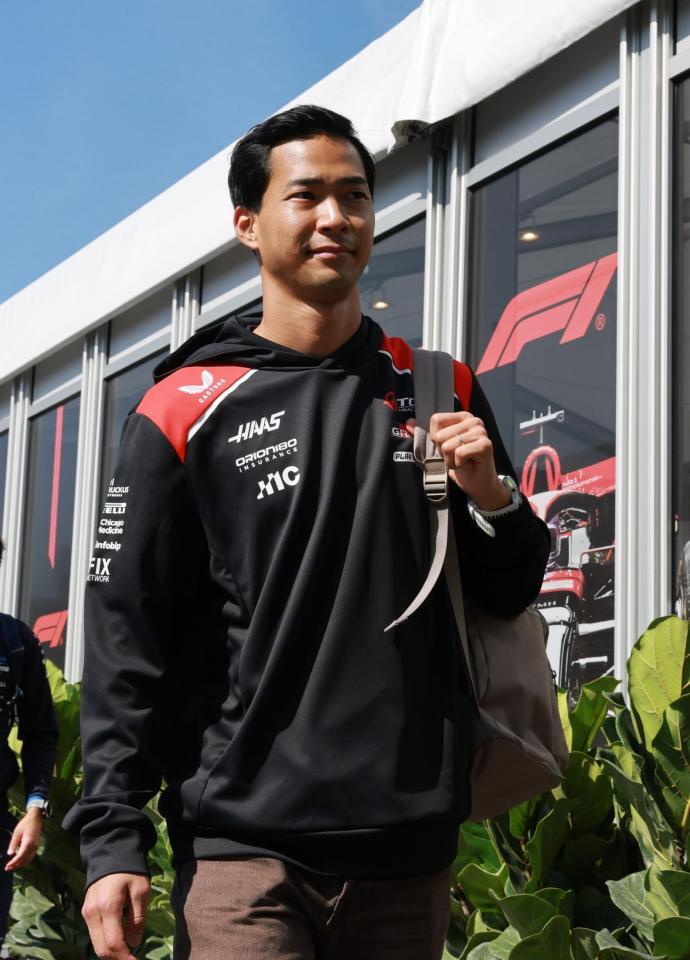 サーキット入りするハース・フェラーリの平川亮（撮影・神子素慎一）