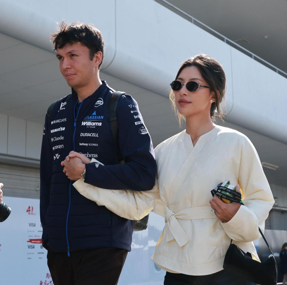 サーキット入りするウイリアムズ・メルセデスのアレクサンダー・アルボン（撮影・神子素慎一）