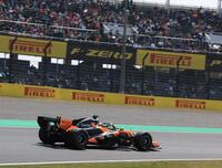 声援を受け力走するマクラーレン・メルセデスのオスカー・ピアストリ＝鈴鹿サーキット（撮影・神子素慎一）