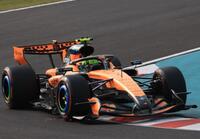 シケインを駆け抜けるマクラーレン・メルセデスのランド・ノリス＝鈴鹿サーキット（撮影・神子素慎一）