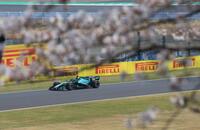 桜の下、力走するアストンマーティン・ホンダのランス・ストロール＝鈴鹿サーキット（撮影・神子素慎一）