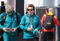 サーキット入りするアストンマーティン・ホンダのフェルナンド・アロンソ＝鈴鹿サーキット（撮影・神子素慎一）