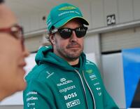 イベントに向かうアストンマーティン・ホンダのフェルナンド・アロンソ＝鈴鹿サーキット（撮影・神子素慎一）