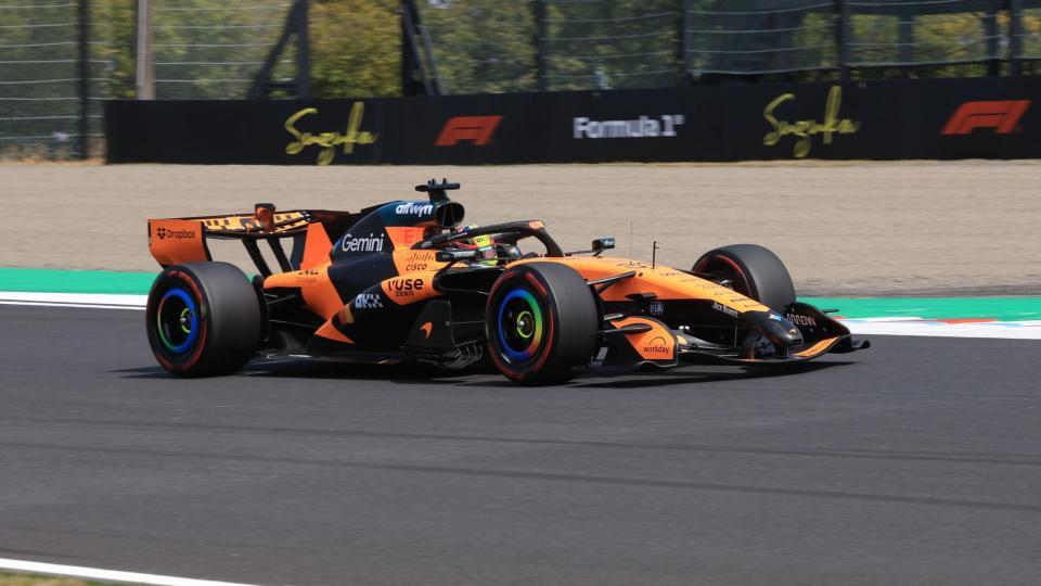 果敢に攻め込むマクラーレン・メルセデスのオスカー・ピアストリ＝鈴鹿サーキット（撮影・神子素慎一）