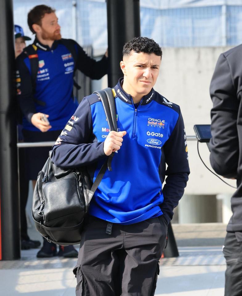 サーキット入りするレッドブル・フォードのアイザック・ハジャー＝鈴鹿サーキット（撮影・神子素慎一）