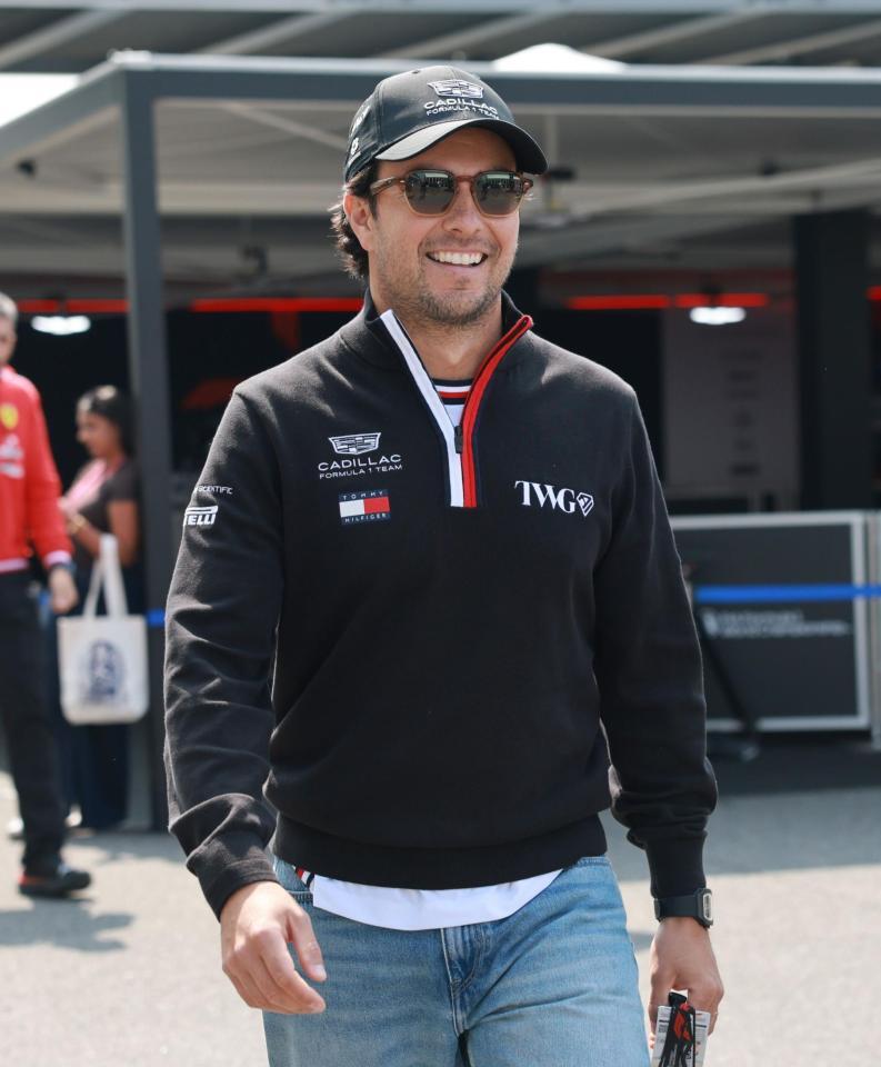 チームスイートに向かうキャデラック・フェラーリのセルジオ・ペレス＝鈴鹿サーキット（撮影・神子素慎一）