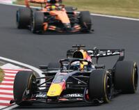 果敢に攻めるレッドブル・フォードのマックス・フェルスタッペン（３）＝鈴鹿サーキット（撮影・神子素慎一）